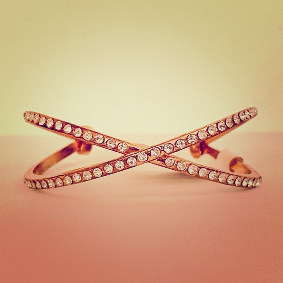 Charming Charlie Jewelry - 🆕 Rose Gold Criss-Cross Bracelet
